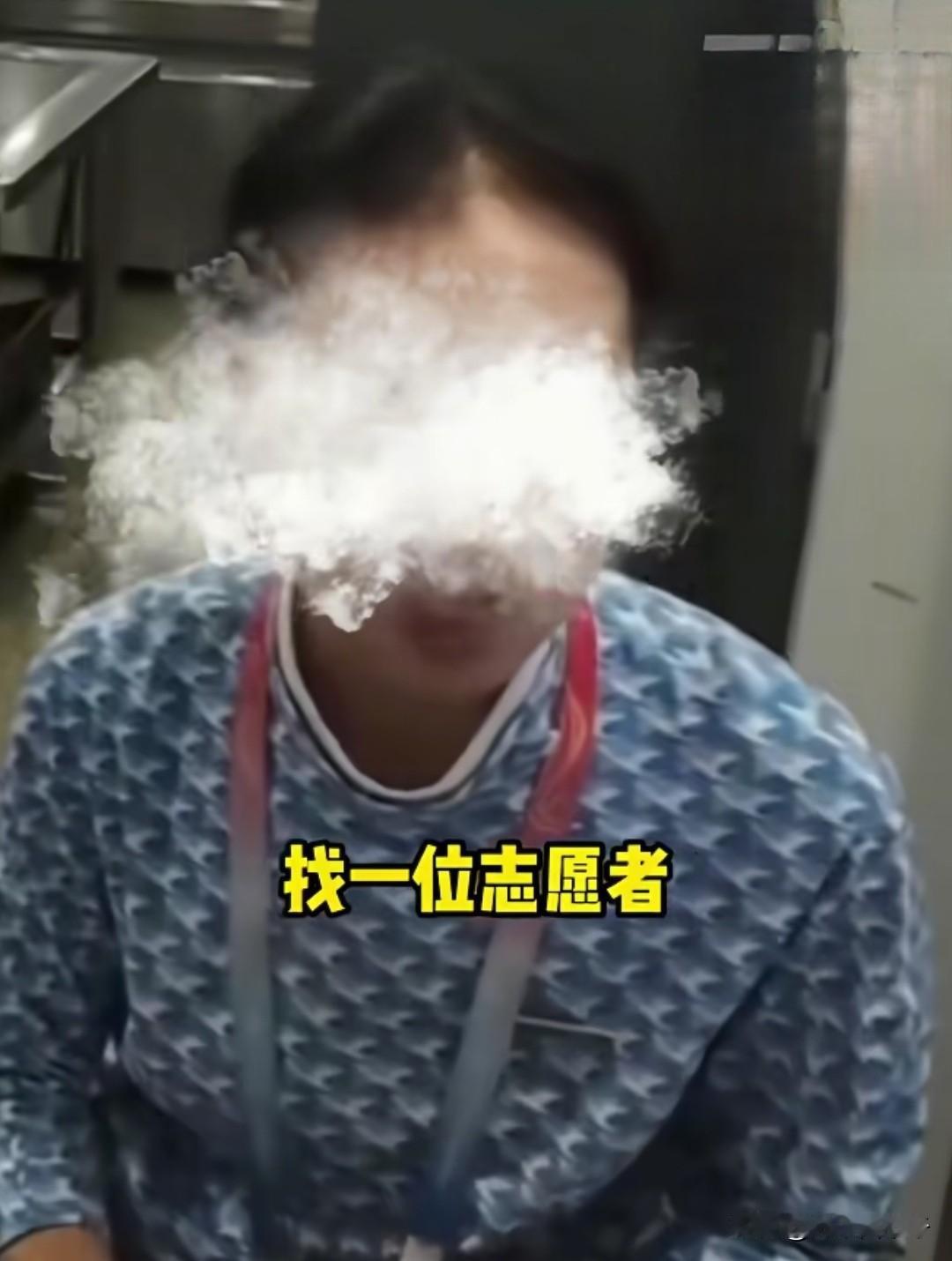 这样的好事什么时候能轮到我呀！

近日，福建一男子坐飞机遇航班超员，柜台寻找志愿