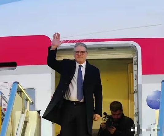 英国首相斯塔默“投喂”世界三句话！
 
第一句——中国不是“正在崛起”，是“已经