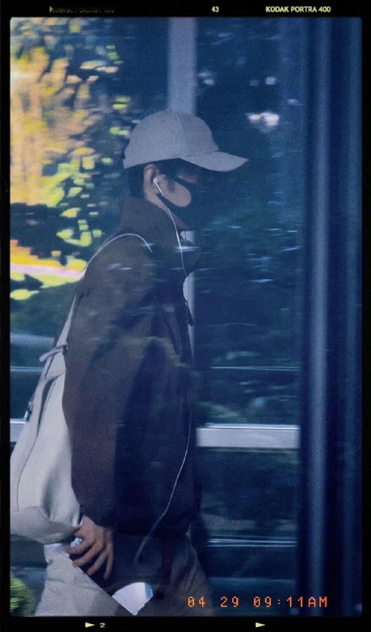 肖战出发北京演绎Tods特别系列，和品牌的合作马上跨入第六年，接下来会有什么惊喜