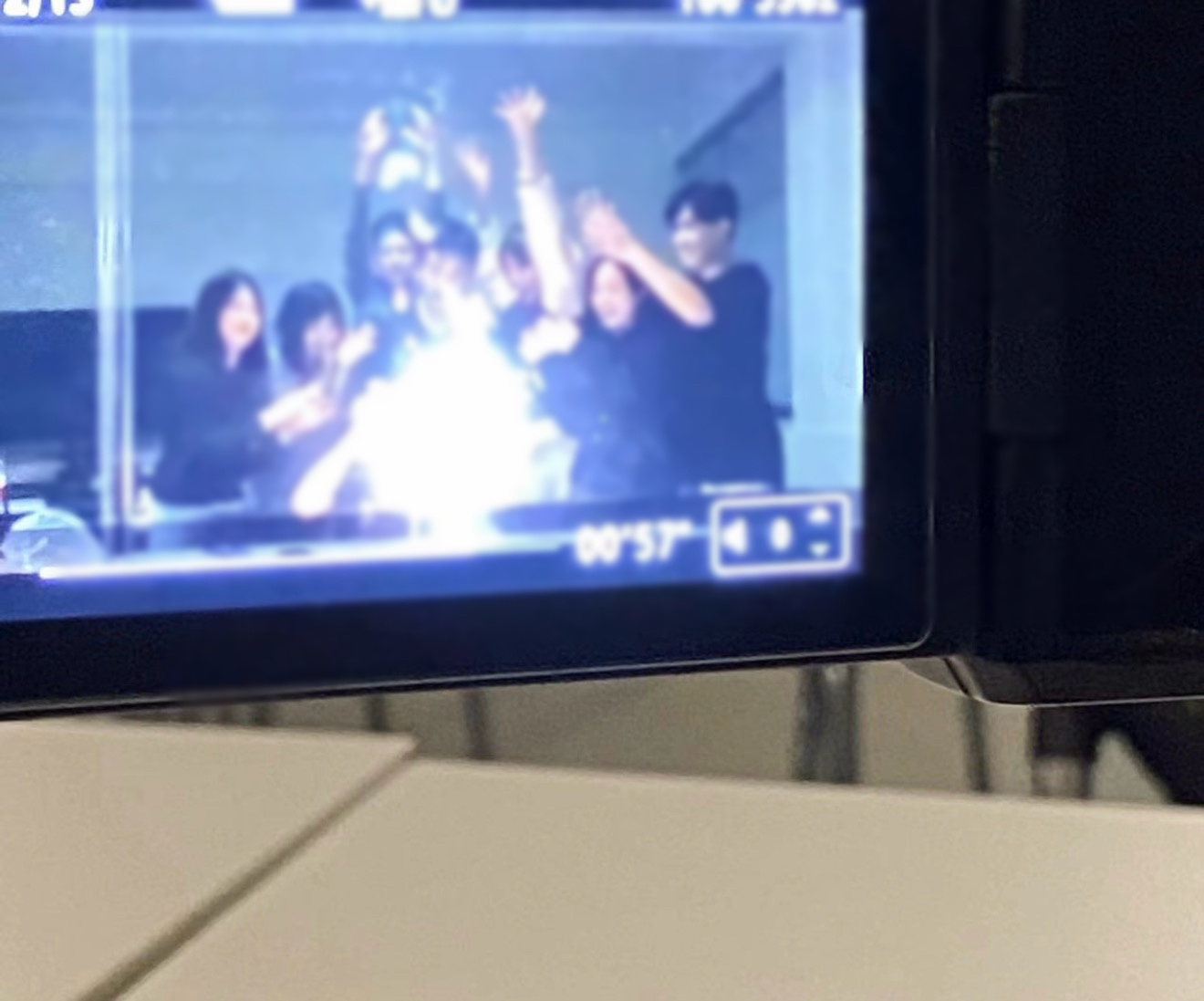 人这一生可以天真的时间实在太短。 