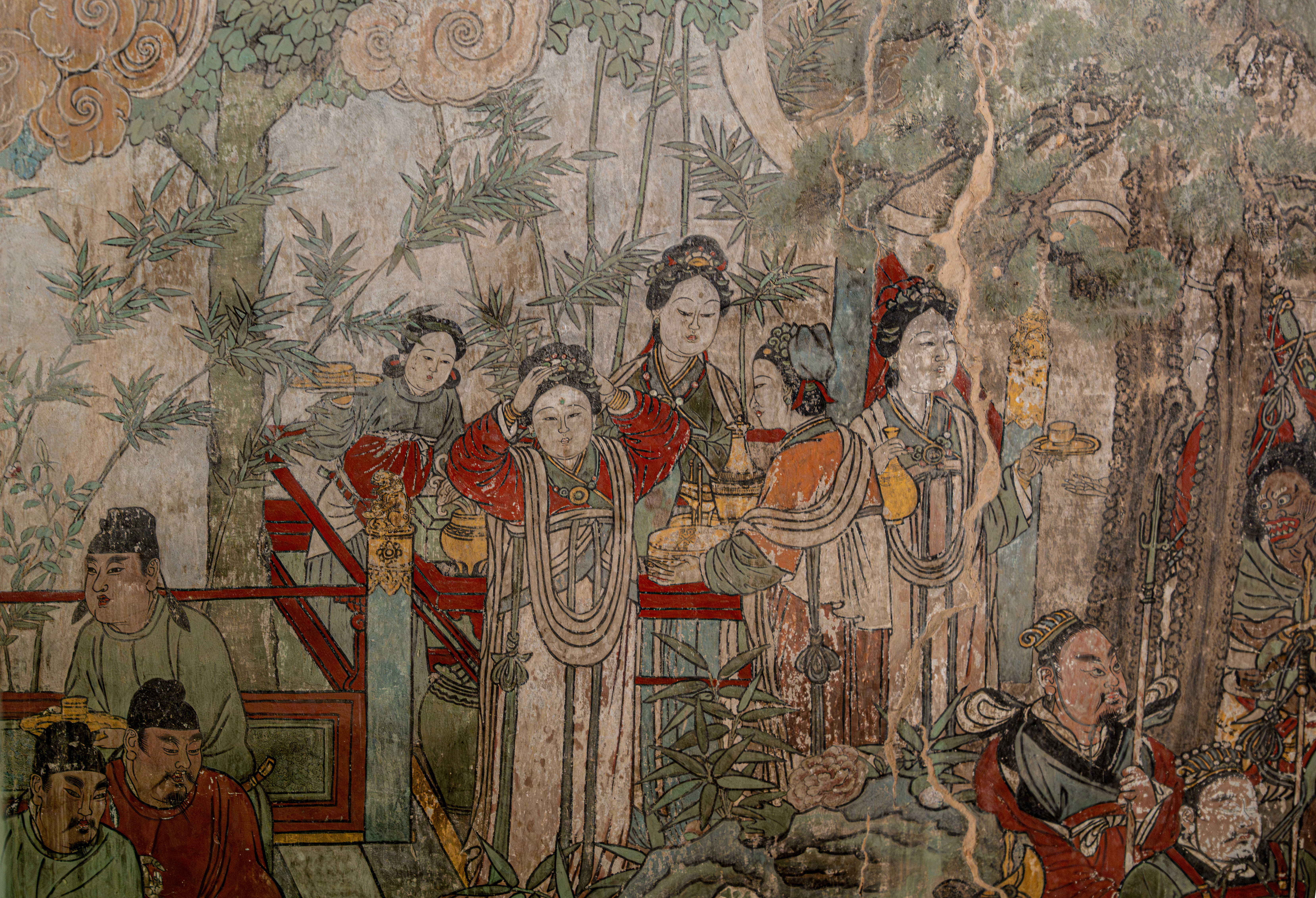 广胜寺水神庙明应王殿东壁的元代壁画，一幅是“王宫梳妆图”，“渔民售鱼图”，细节颇