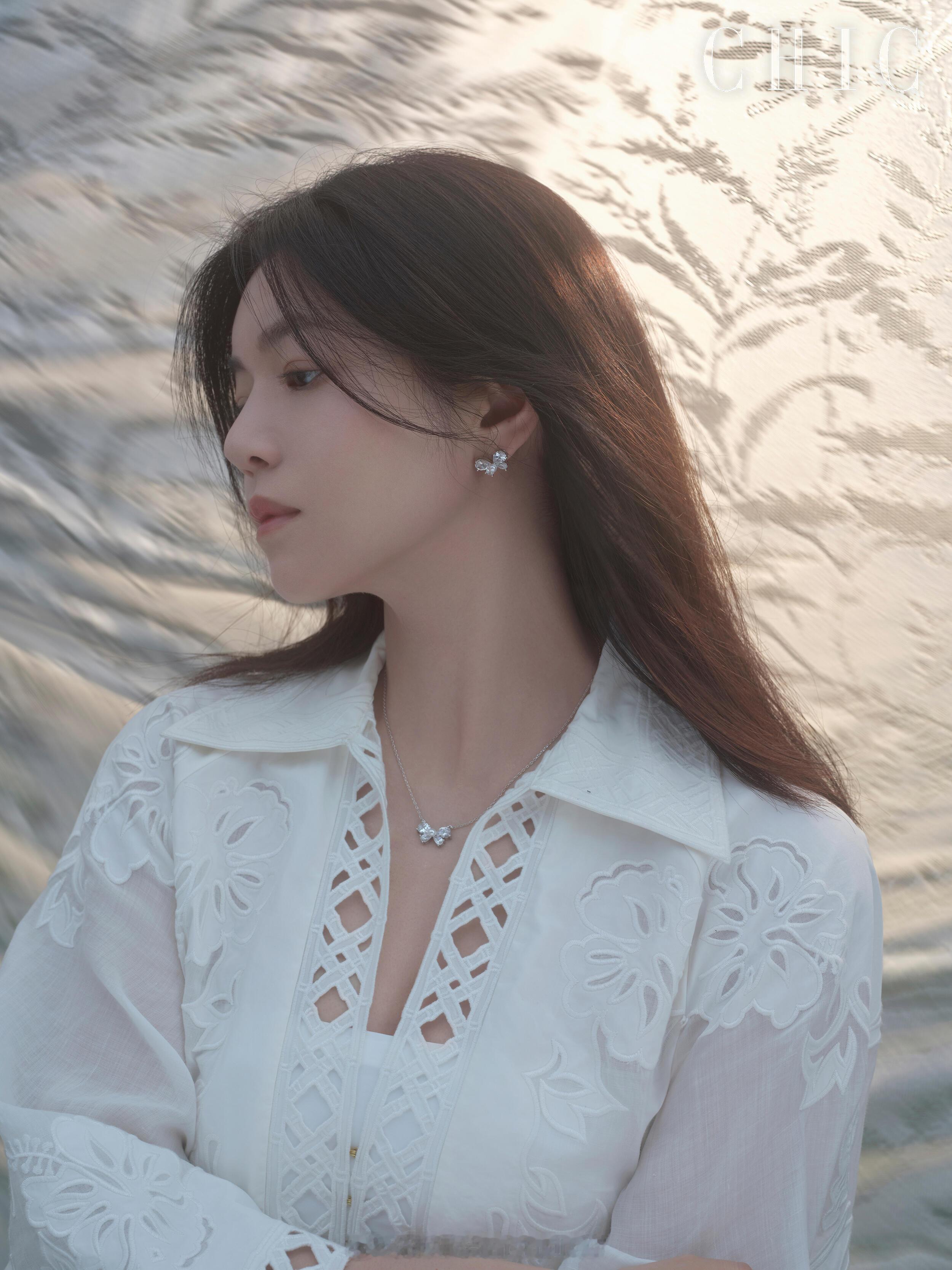 陈妍希  陈妍希｜在时间里漫游，温柔自有时光答案快来解锁🔓超话新头像截止：20