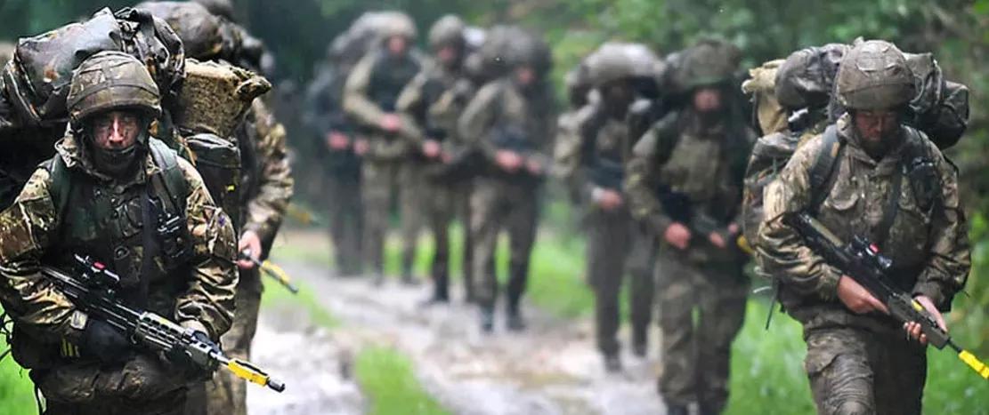 《费加罗报》报道，当地时间14日，法国总统马克龙宣布，为配合丹麦政府强化格陵兰岛