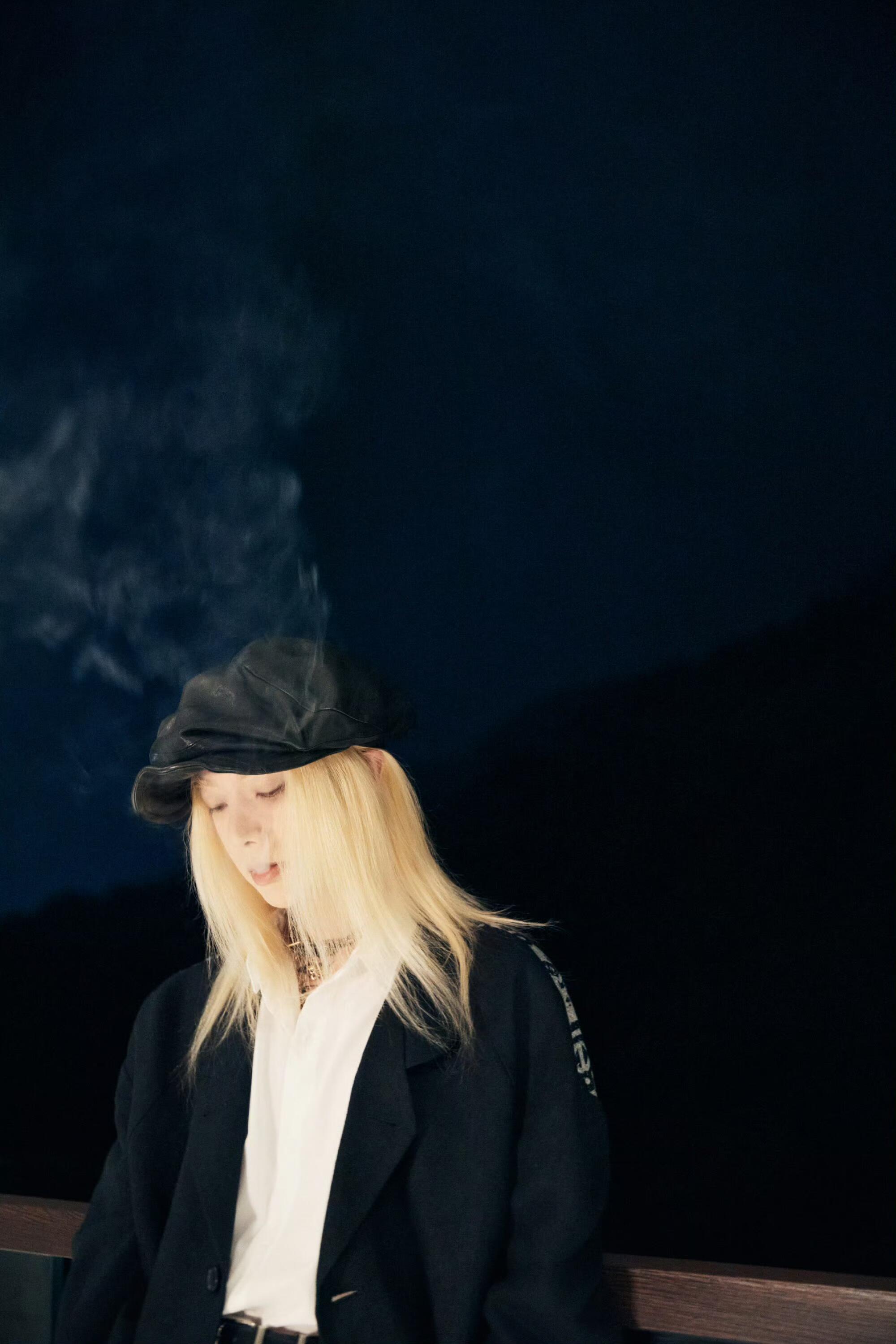 华晨宇抽烟这不是很正常的事情吗 