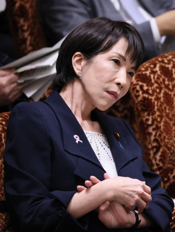 【首相女士“请自重”】外交部发言人毛宁在今天的例行记者会上，再次重申，李总理在南