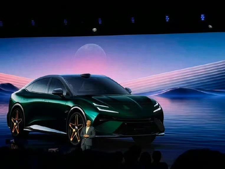 看到图第一眼我以为是路特斯繁花……原来并不是。是千里科技预计要推出的新车：游心。