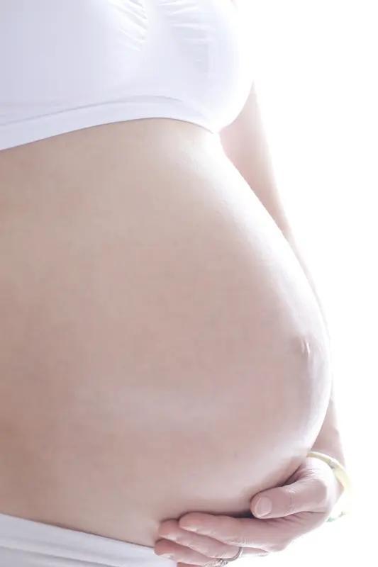 辽宁抚顺的王女士可太让人意外了！去年9月自然受孕，11月第一次产检是单胎，之后每