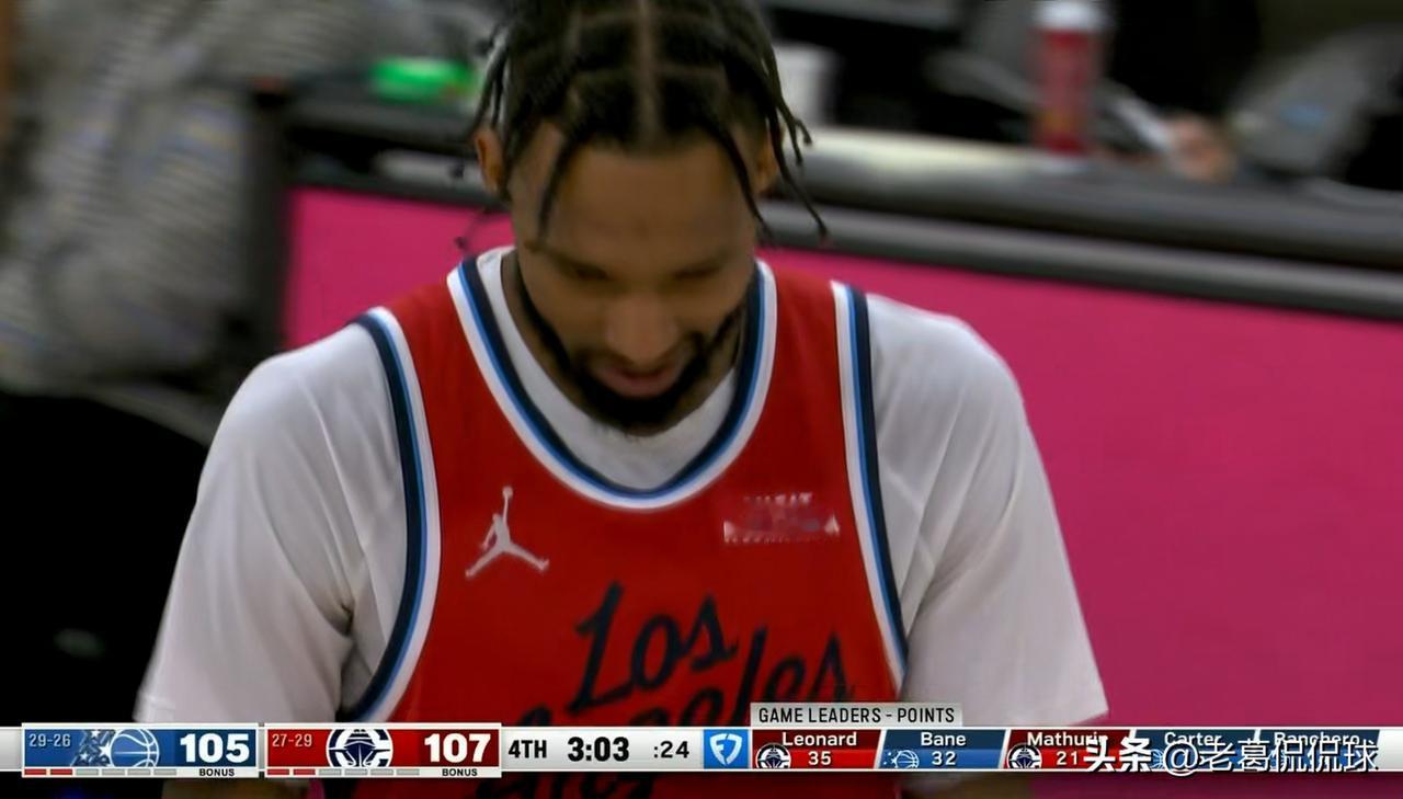 我必须要狠狠地批评快船悍将小琼斯！在今天快船主场以109：111不敌魔术的比赛中