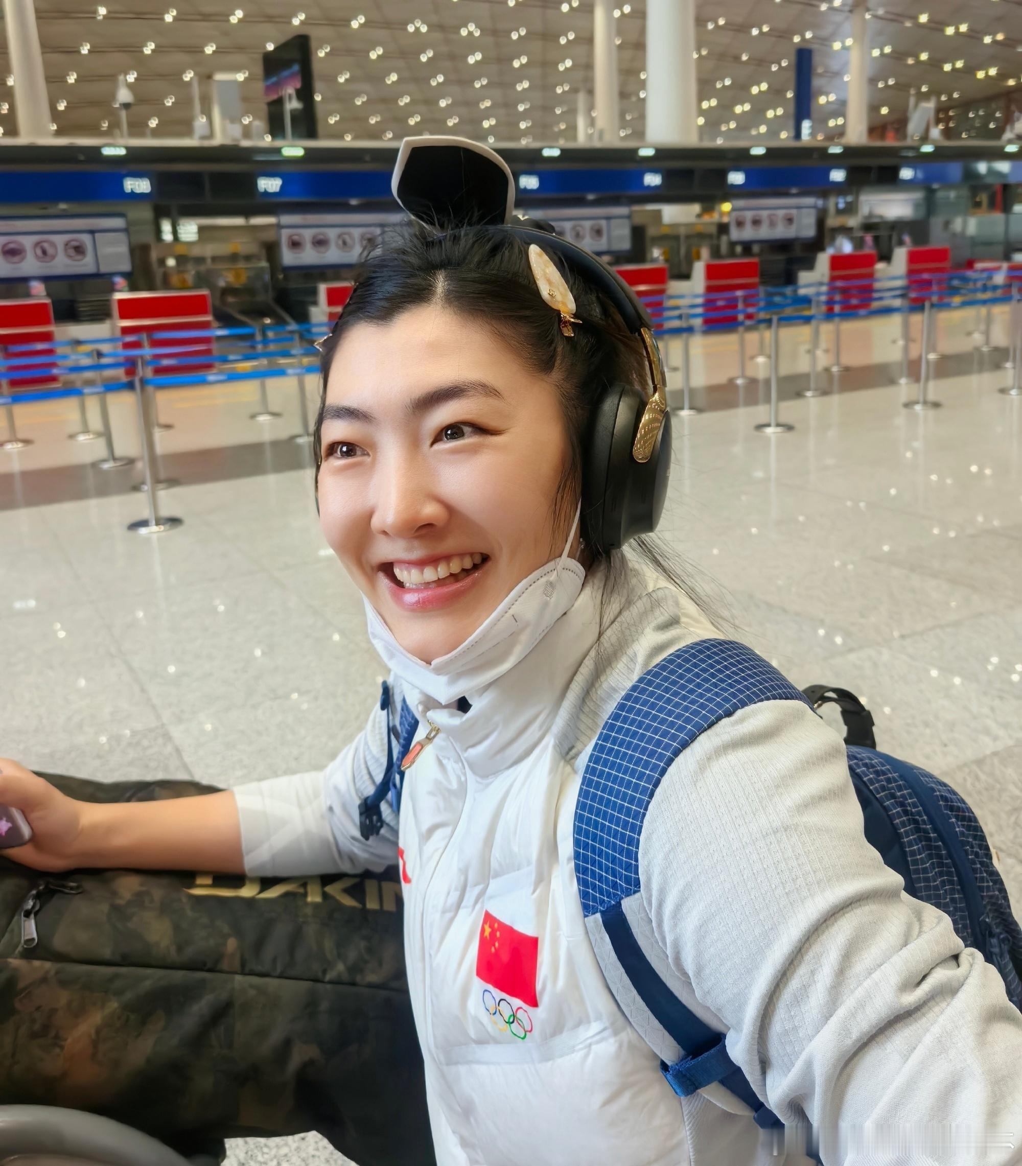 中国自由式滑雪空中技巧队今天凌晨启程前往米兰，开启米兰冬奥会征程。迎来自己的第五