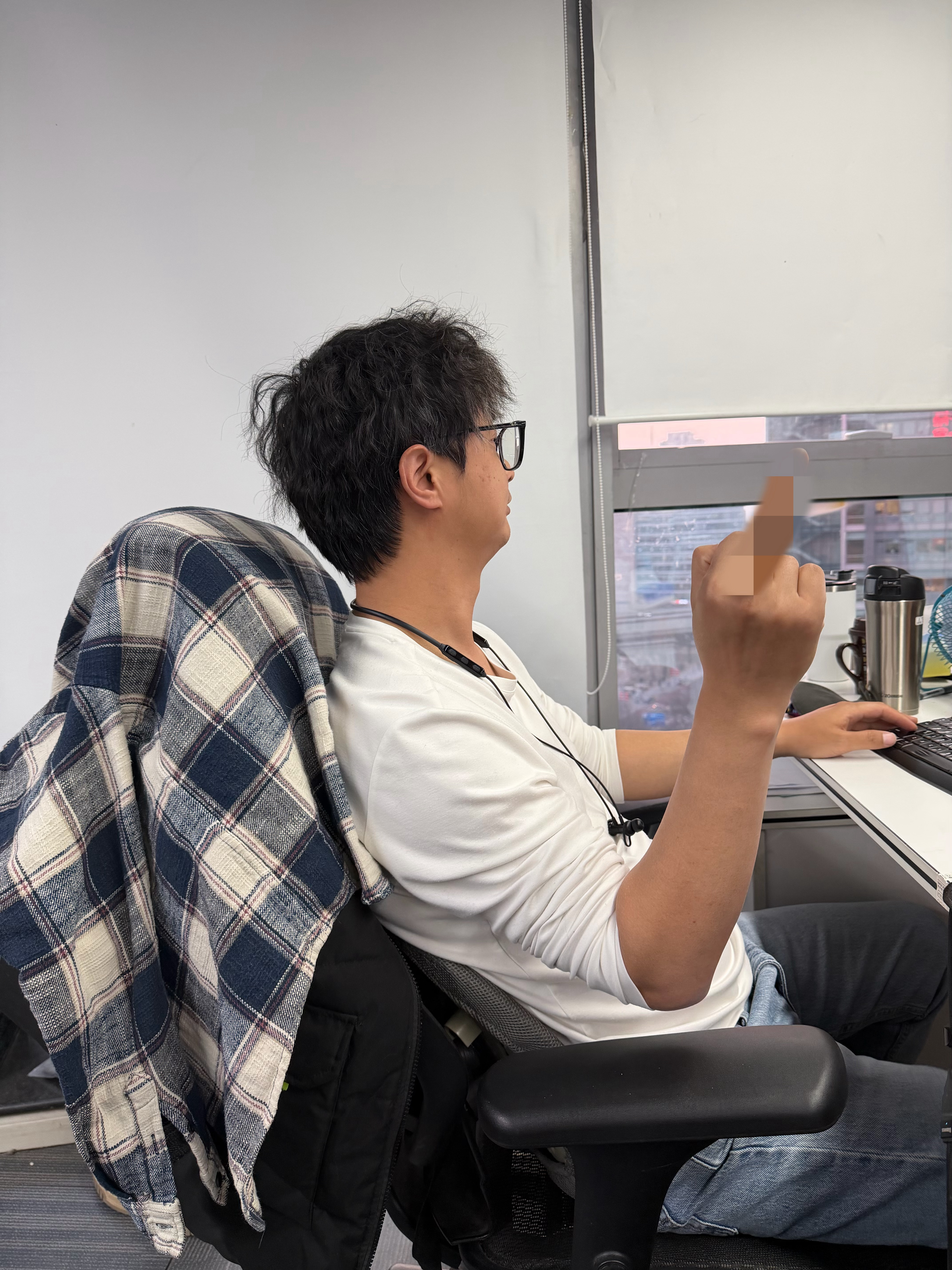 站好最后一班岗今天2.13不过个节么？你的专属节日2B节啊 