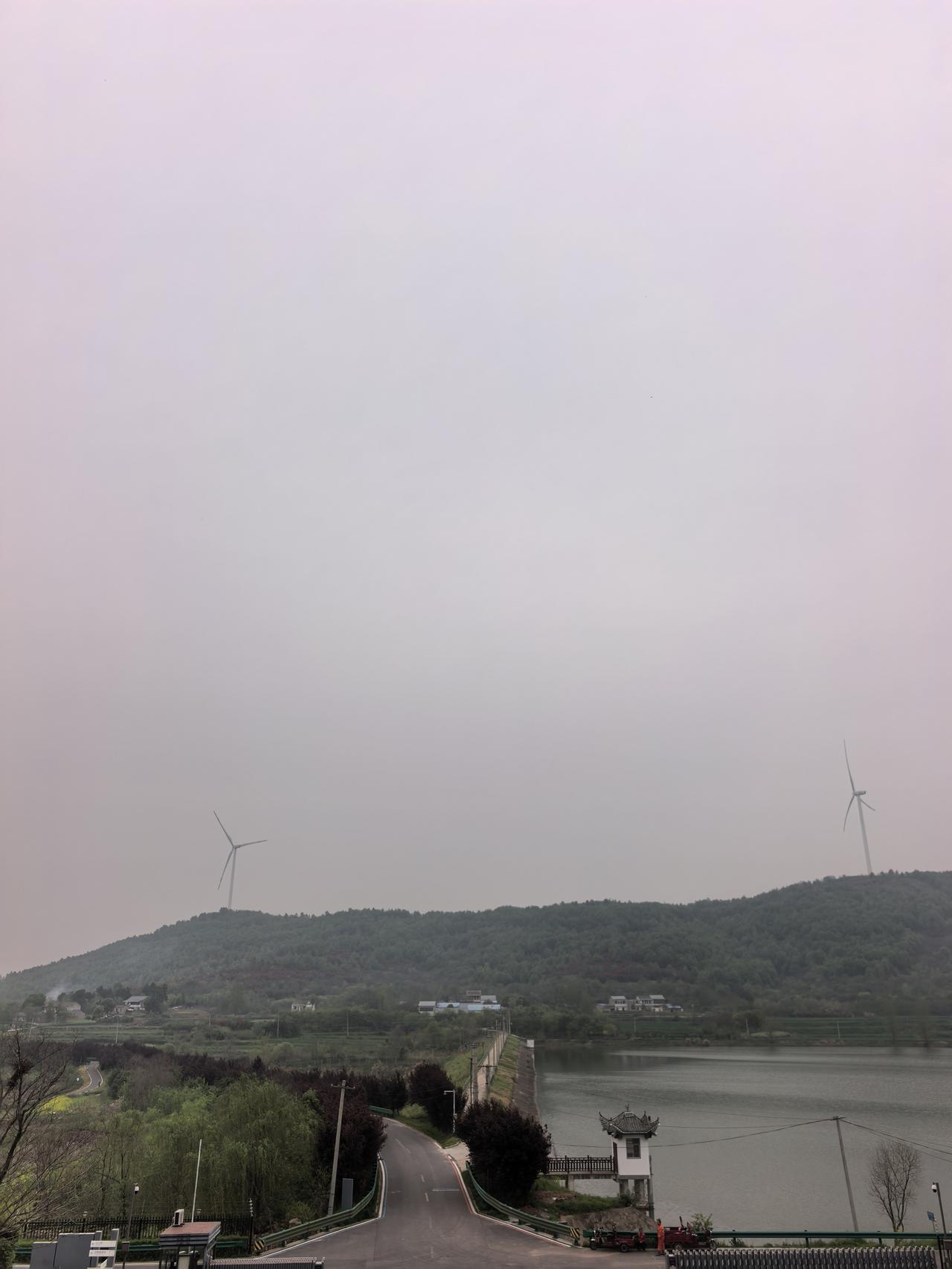 人家最美四月天，一起来一次说走就走的旅行，为什么是旅行，不是旅游！因为行千里路，