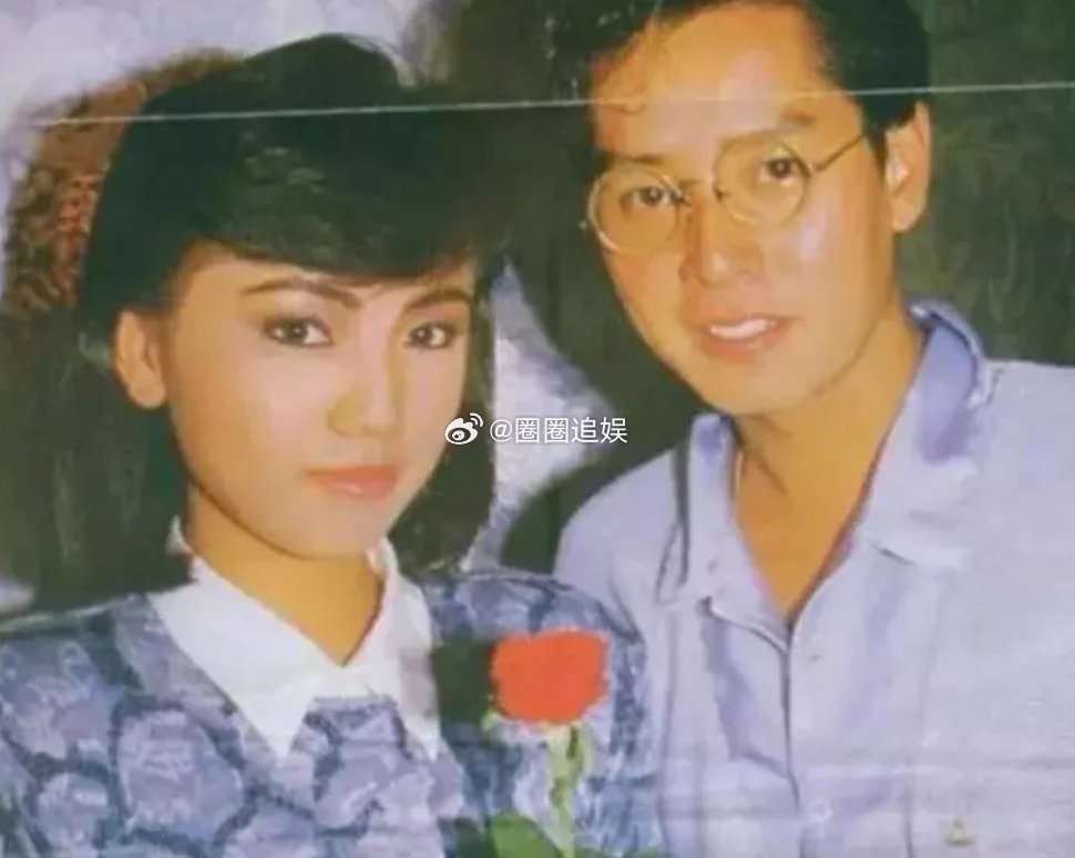 丁克15年后，谭咏麟突然对一旁的妻子杨洁薇说：“我把10亿家产全都给你吧，我要让