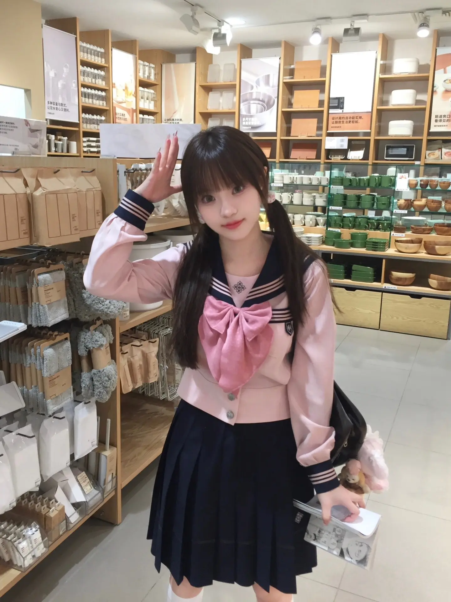 能开心的话 当笨蛋也没关系˶ ₍ᐢ=•ㅅ <
