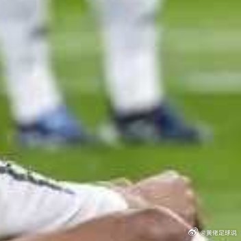 围绕姆巴佩伤情的争议仍在持续。尽管姆巴佩本人已经公开否认皇马曾在检查时看错膝盖，