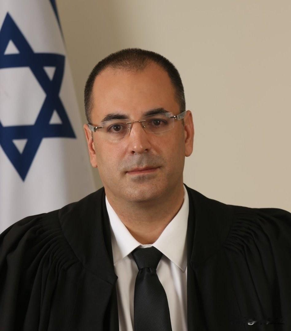 还是以色列猛啊！
负责审理以色列总理内塔尼亚胡腐败案的法官本尼·萨吉在一次车祸中