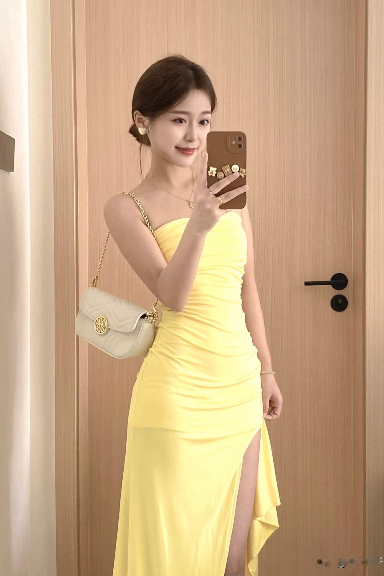 被这条黄色裙子美晕了～💛