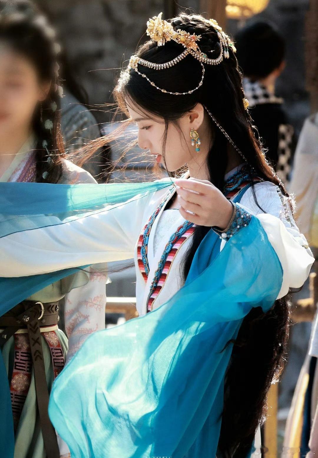 张婧仪梦花廷生图路透  硬美是这样的！！张婧仪梦花廷路透生图美晕了 [太开心]！