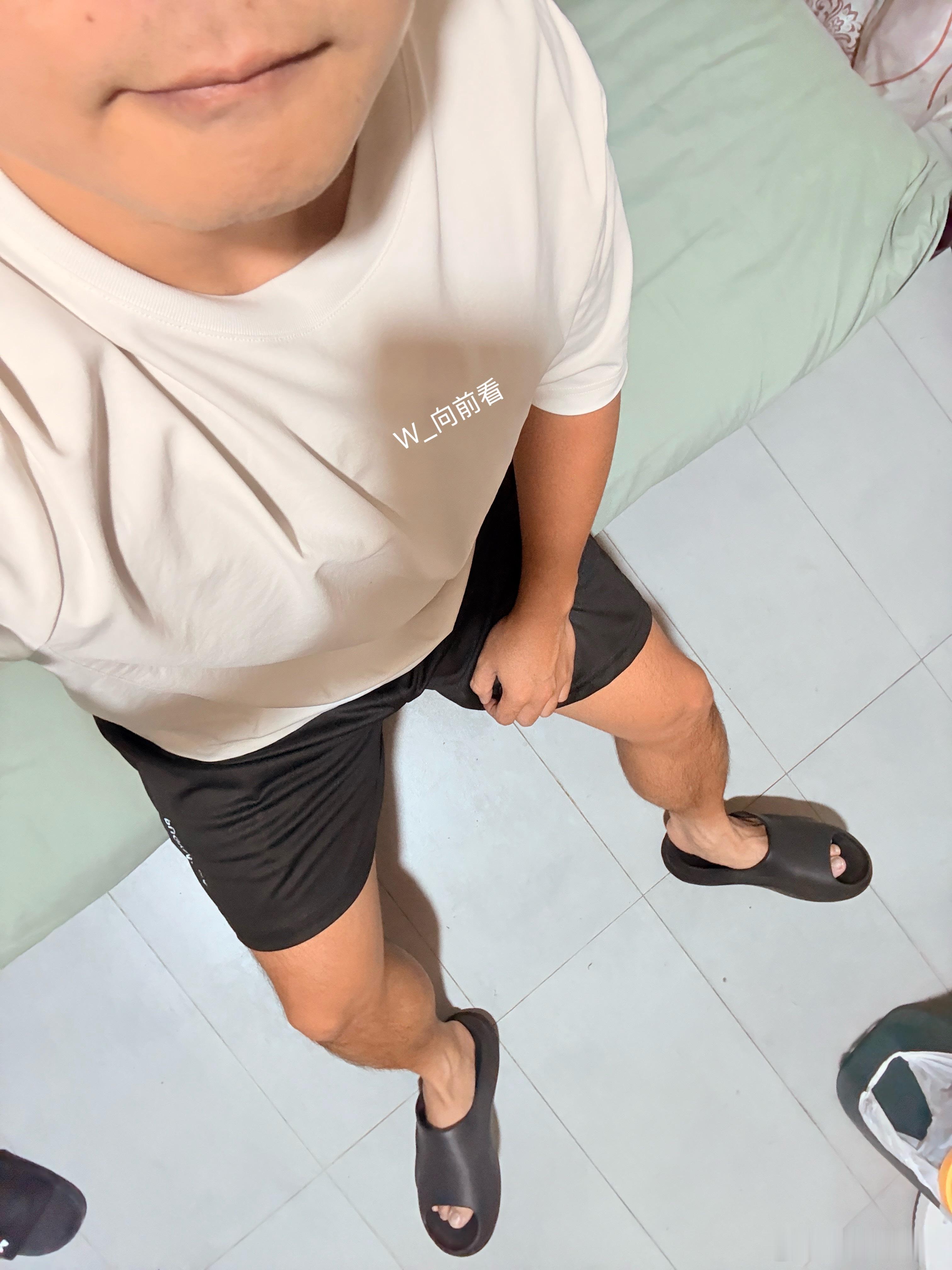 早啊！今日份ootd ，下雨天，就穿拖鞋上班吧！[嘻嘻] ​​​