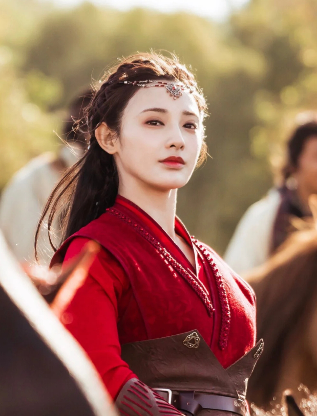 十年前的彭小苒 长得好看，演技也好，当初东宫小枫那么火她竟然没火起来，终于在暗河