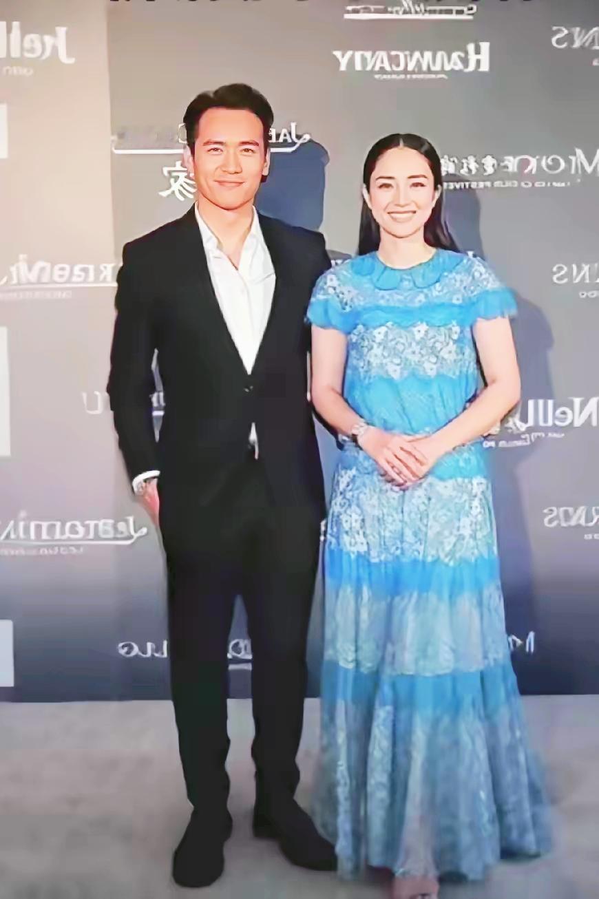 高云翔现任妻子，眼光真不错，这女的气质，高贵，优雅，耐看，漂亮，是不是？