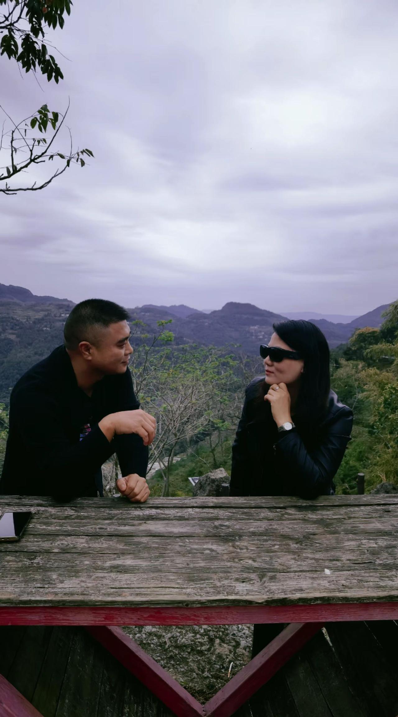 #登上山顶看美景