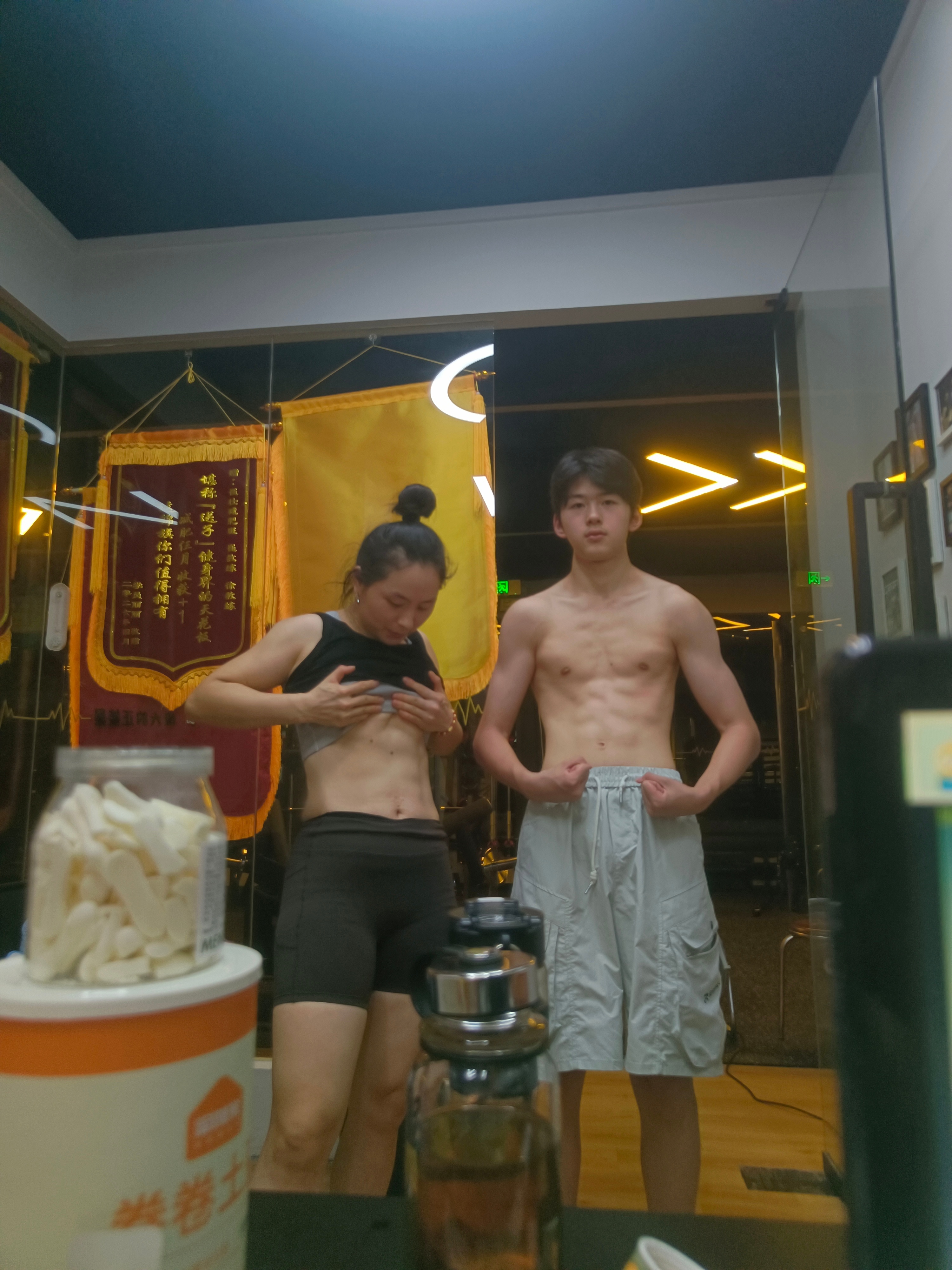 武汉减肥 我们家十四岁1.87的帅陪练今天会员抢着陪，今天和力量最强的会员也能搭
