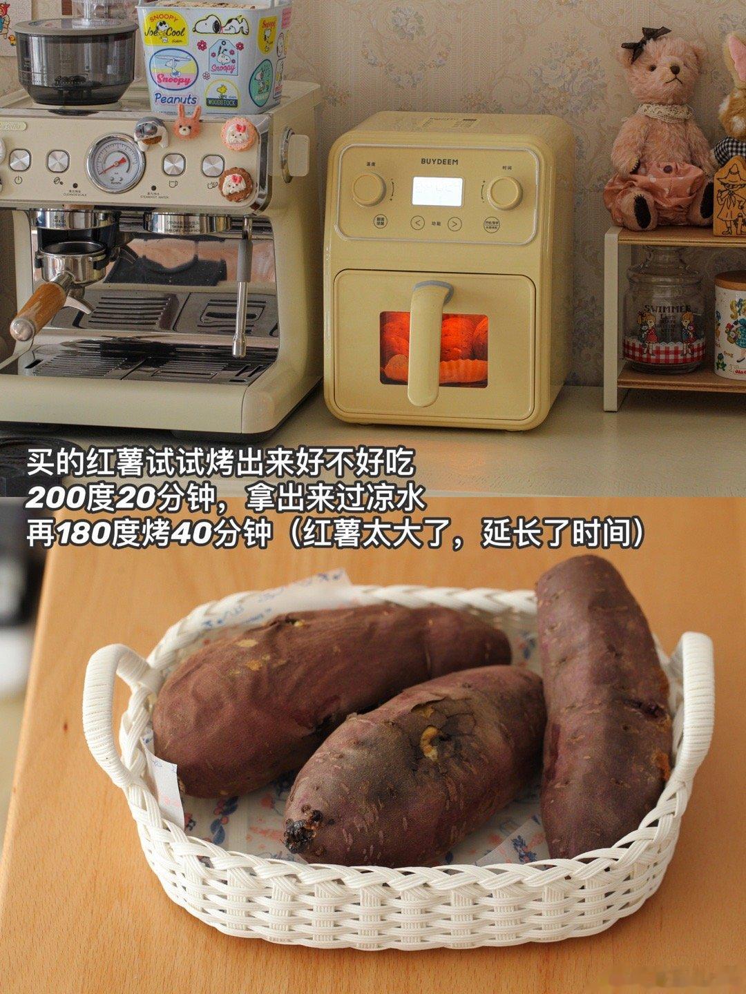 下午肚子饿饿，我俩烤红薯吃，再来一壶巧克力红茶，完美！和女儿一起干杯。新款马赛咖