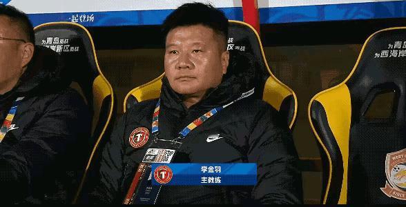 这样回缩防守太惊险

青岛西海岸与辽宁铁人队的上半场比赛，通过第八分钟刘小龙的进