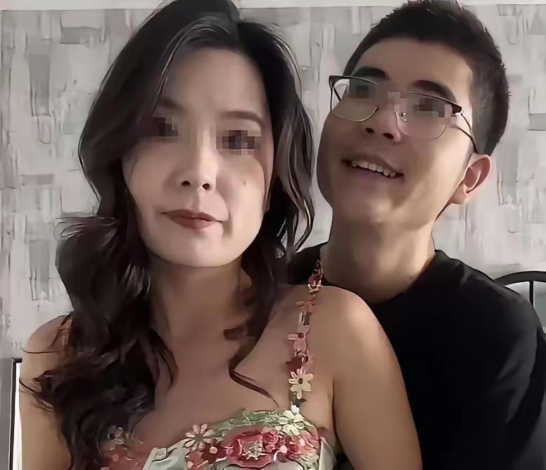 看完上海长宁这段婚恋纠葛，

心里莫名觉得压抑又唏嘘。

女生在顺风车偶然结识年