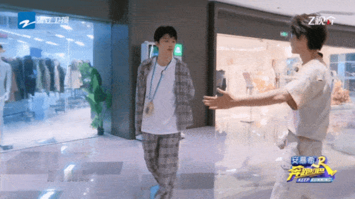 #张真源最强捡漏王#真的是没想到啊，张哥还有这么可爱的一面，就是个捡漏王啊这，不