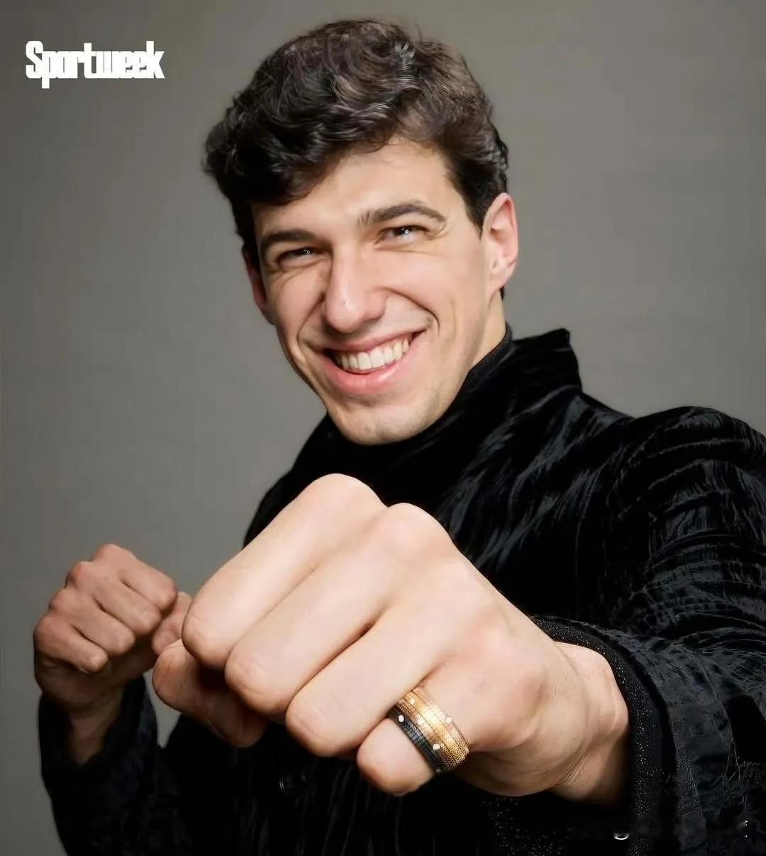 今天米兰的星光都集中在这了！第十一届体育奖颁奖现场，足球网球排球明星扎堆亮相，你