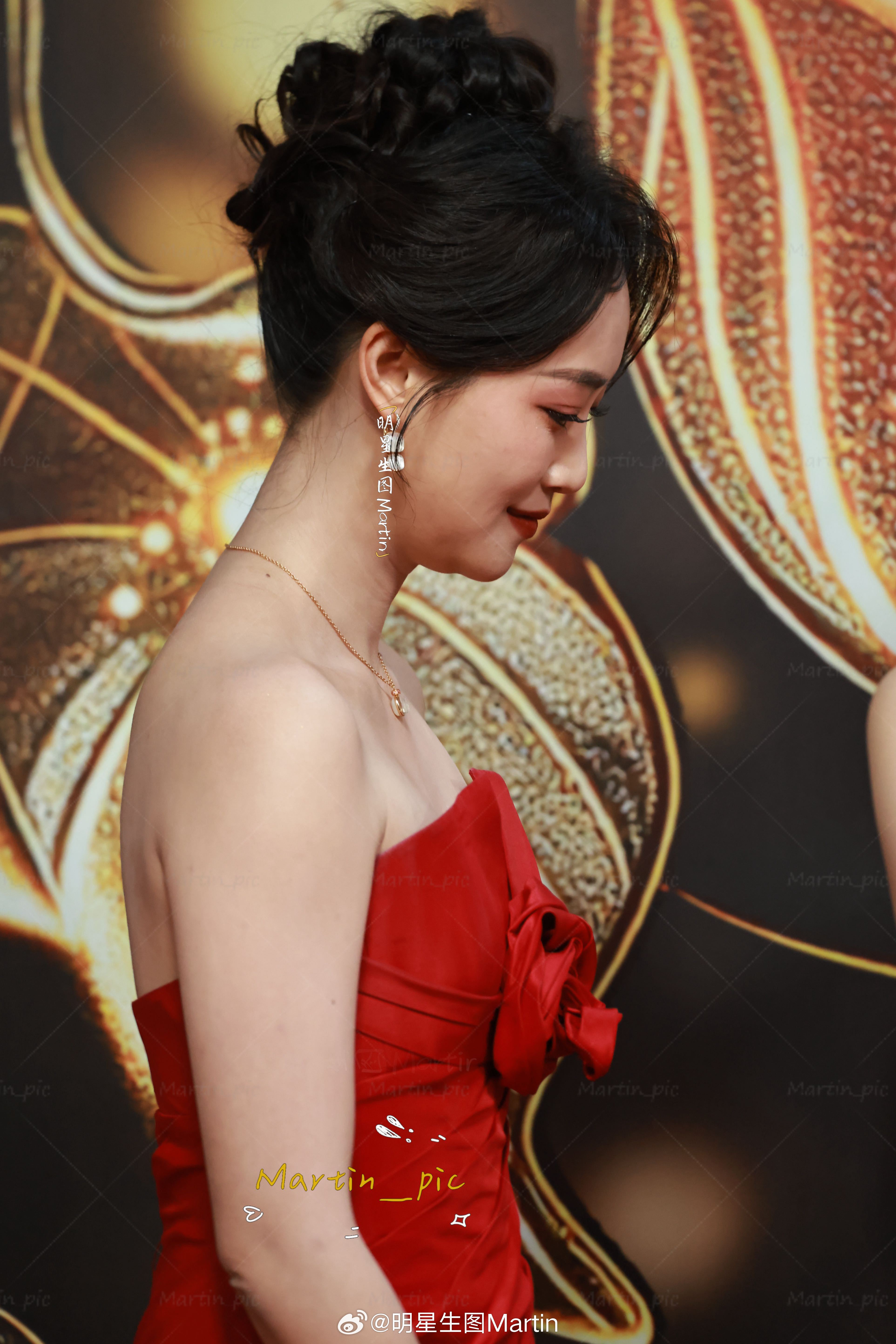 蓝盈莹 蓝盈莹电视剧品质盛典红毯生图好一朵美丽动人的红玫瑰～蓝盈莹亮相品质盛典