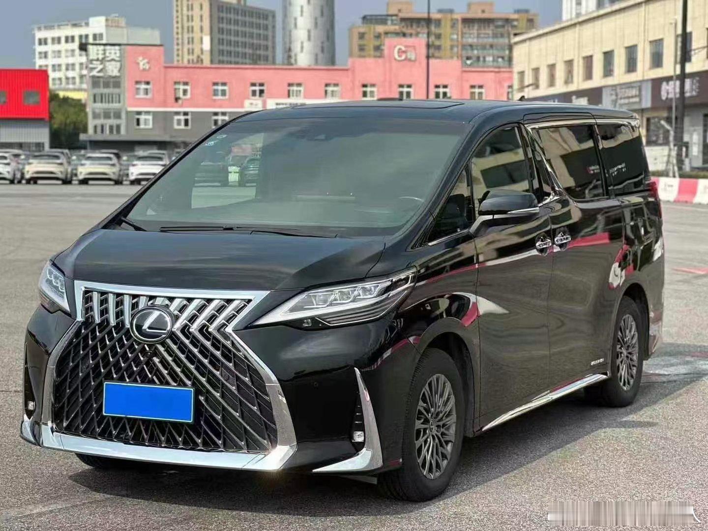 这不比新埃尔法有面子？雷克萨斯LM300四座黑武士 ​​​
