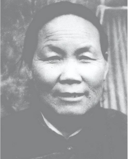 1940年，山东一大娘给八路军煮了浓稠的小米粥，饥饿的战士们狼吞虎咽，班长发觉不