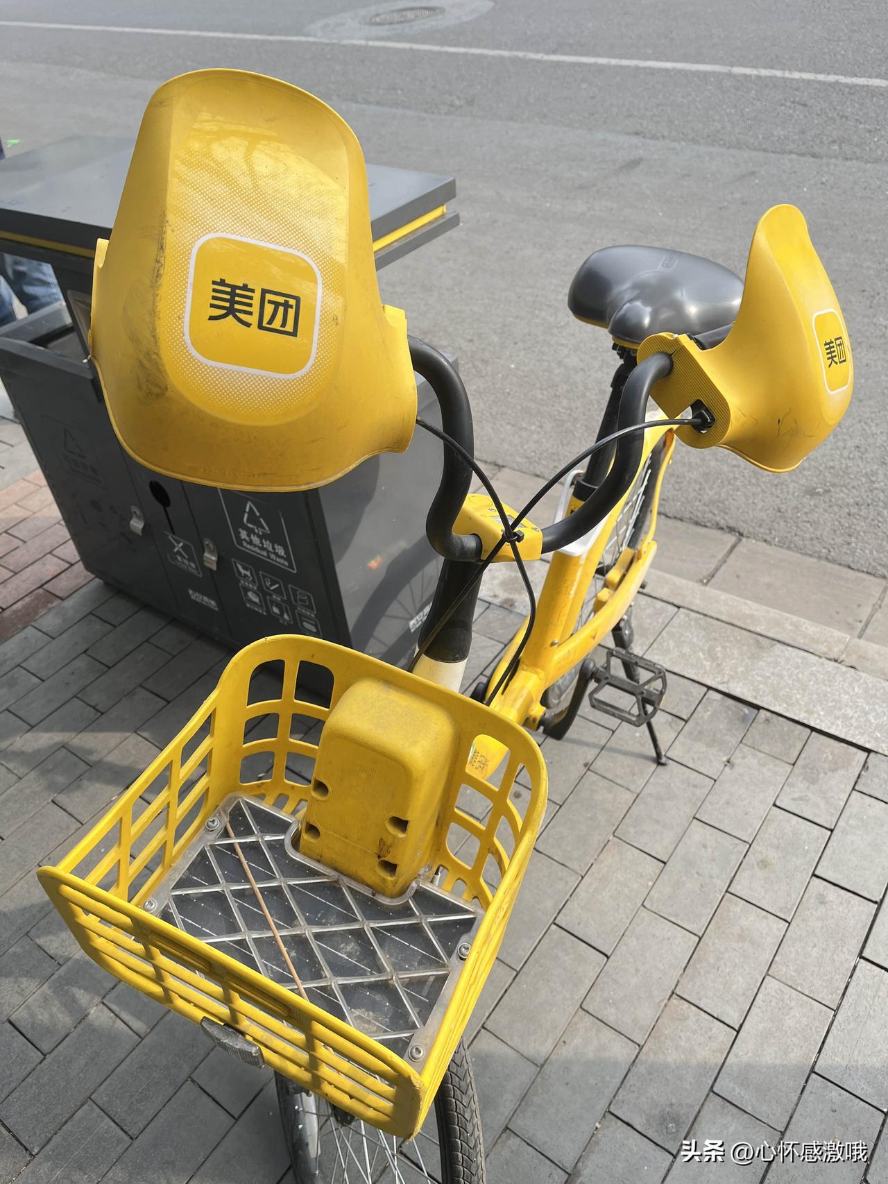 有意思
北方的共享单车
尽然把手有挡风的
不过说真的在北方冬天
谁还骑个单车逛大