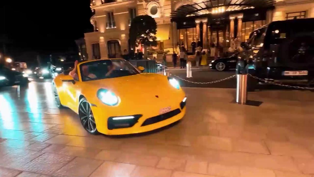 俄罗斯数百辆车突然锁死瘫痪，怎么回事？
 
近日在俄罗斯的莫斯科、克拉斯诺达尔这