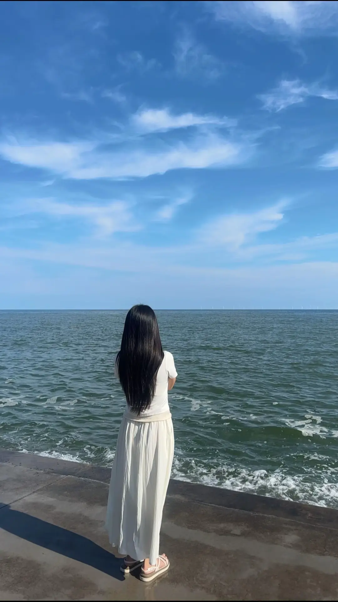 我想出去走走了 你以为我是去玩 其实我不知道当下该怎么活了 想去找回自...