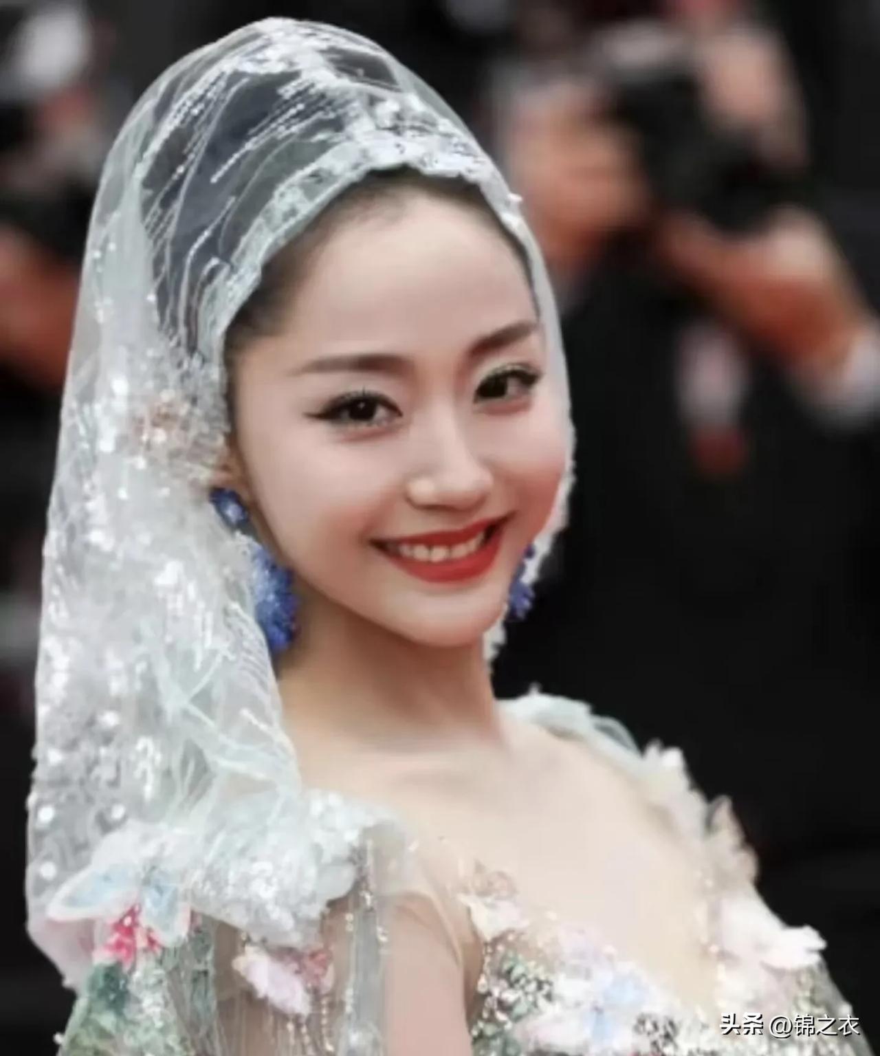 为什么大家都不相信万千惠是因为爱才嫁给三宝的，因为他们这种搞艺术的很容易因为一个