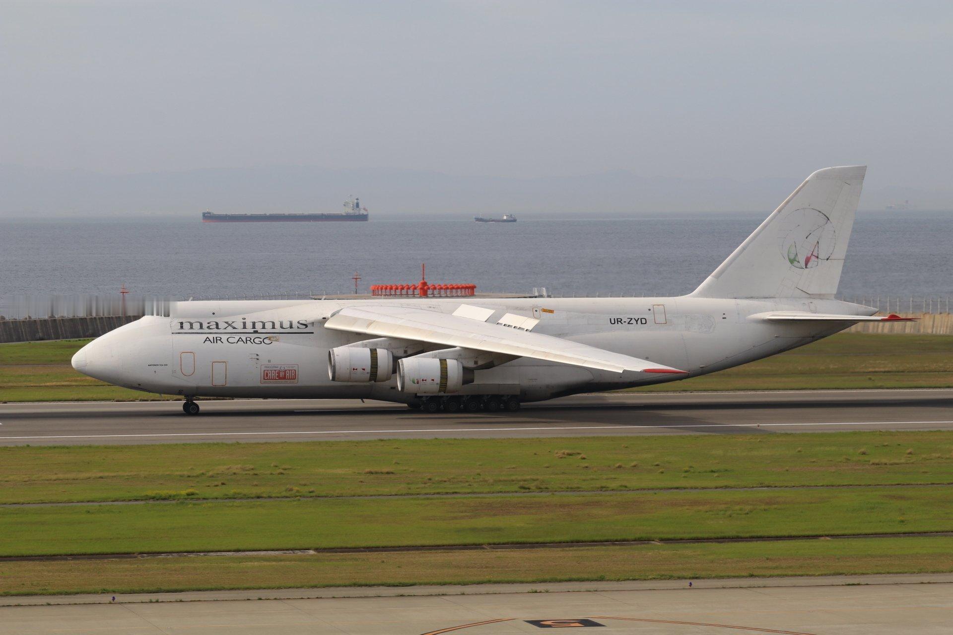 飞扬军事 2026年4月19日，日本海上保安庁引进的最新2架EC-225彪马直升