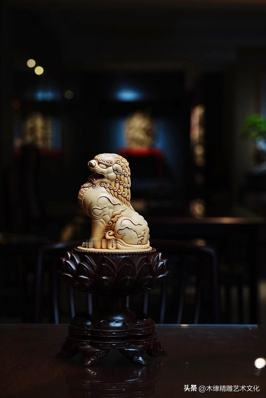狻猊最动人的地方，不在威猛，而在安静。

它本是龙之九子之一，喜烟好坐，自古便与