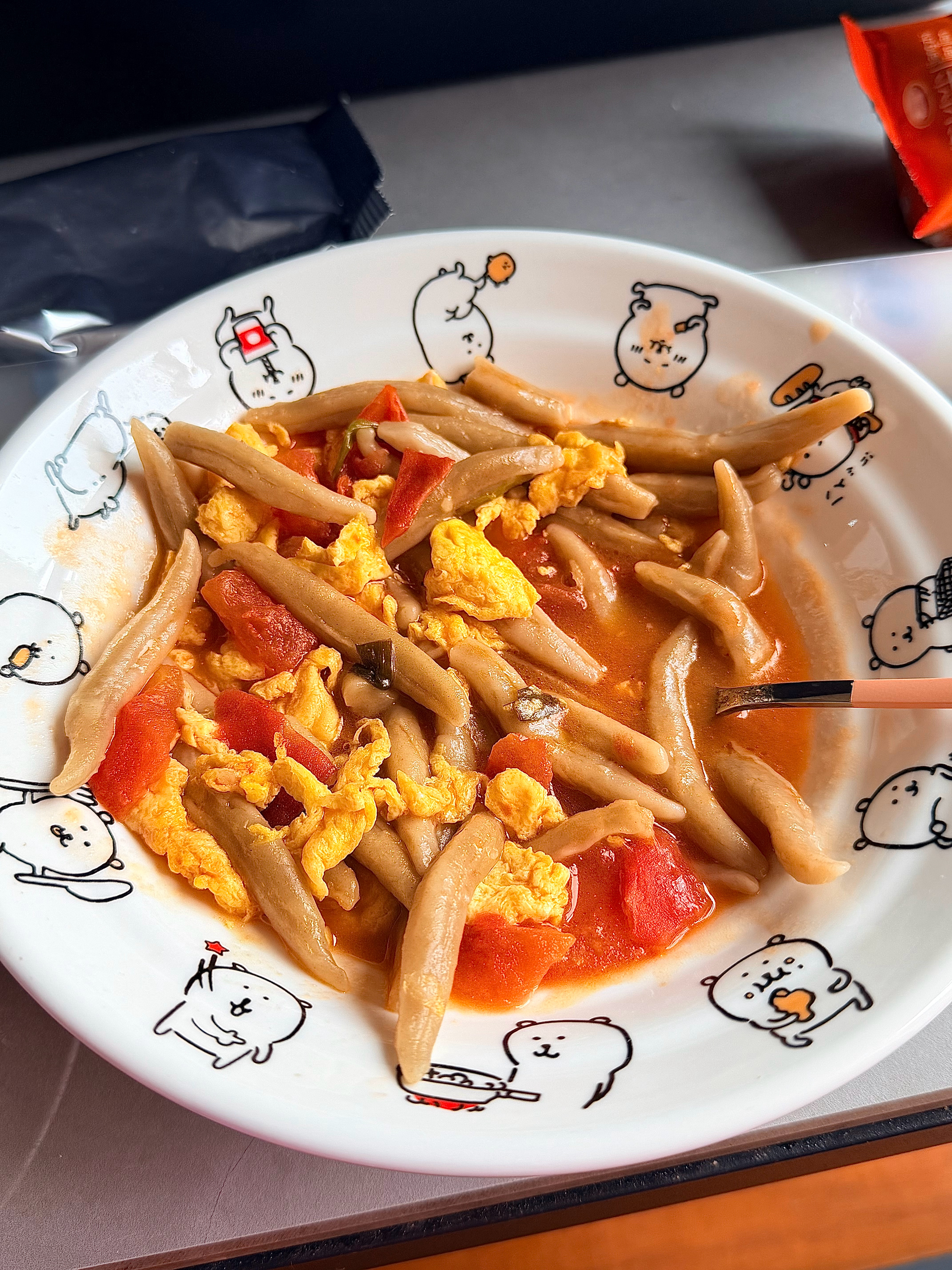 今天中午我做饭哟！顺手把厨房收拾了 感觉在玩过家家游戏 超级开心！(*¯︶¯*)
