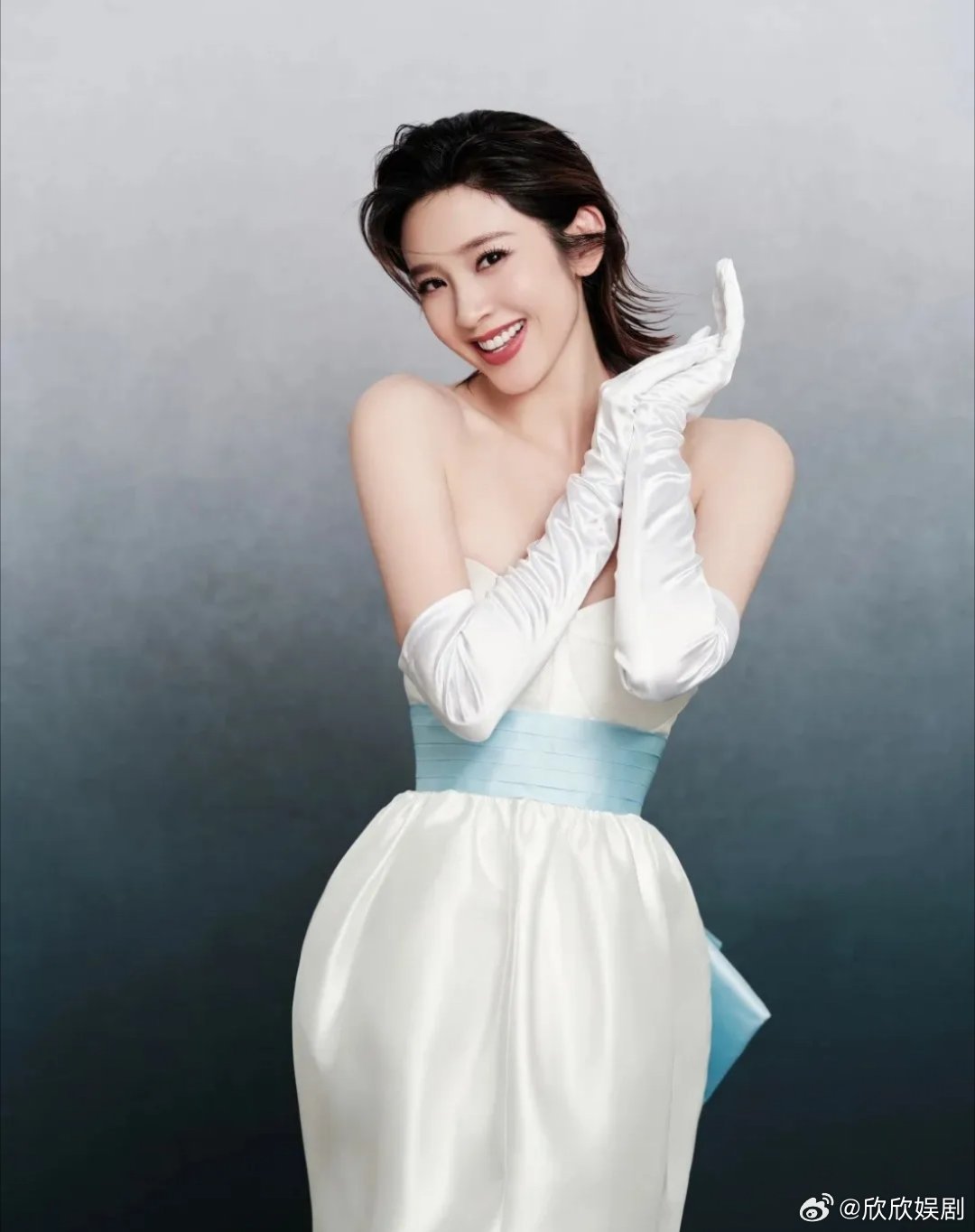 张若昀一看是33位女嘉宾就放心了唐艺昕和张若昀结婚后，基本上就被张若昀焊死在他的