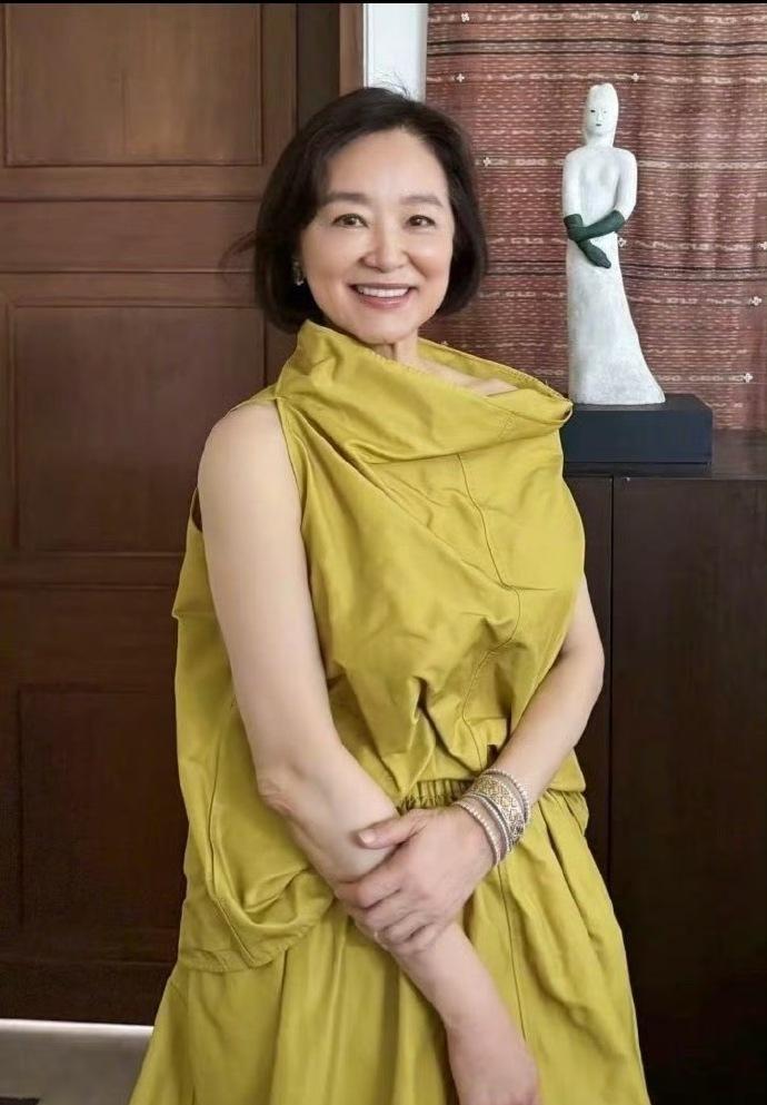 同为女星，琼瑶喜欢自信的林青霞，却认为大S的气质不符合自己的审美。
林青霞和大S