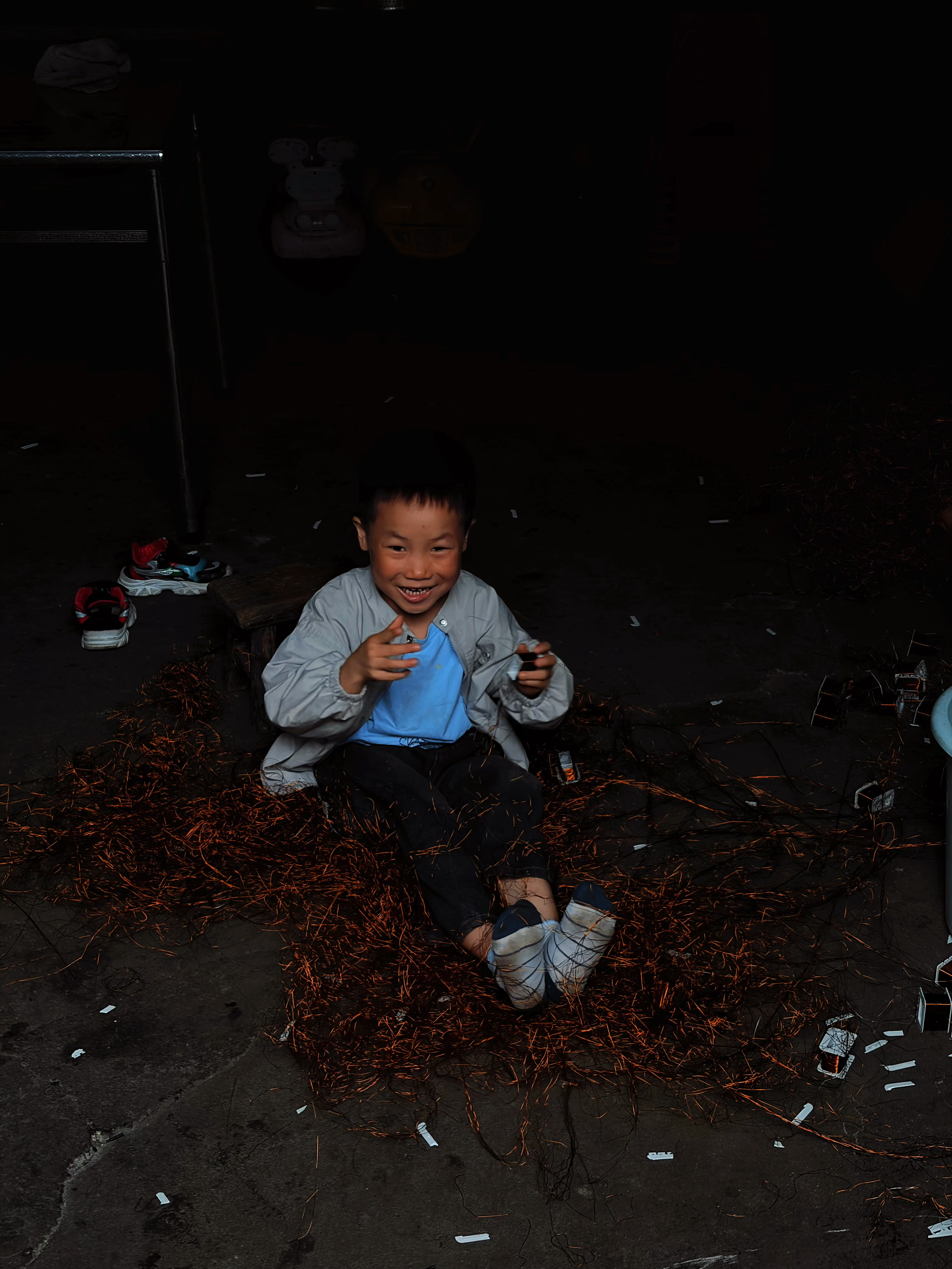 翻到这张照片，心情很复杂。这是用手机在湖南村子里面偶然拍到的。其实现在当地还有很