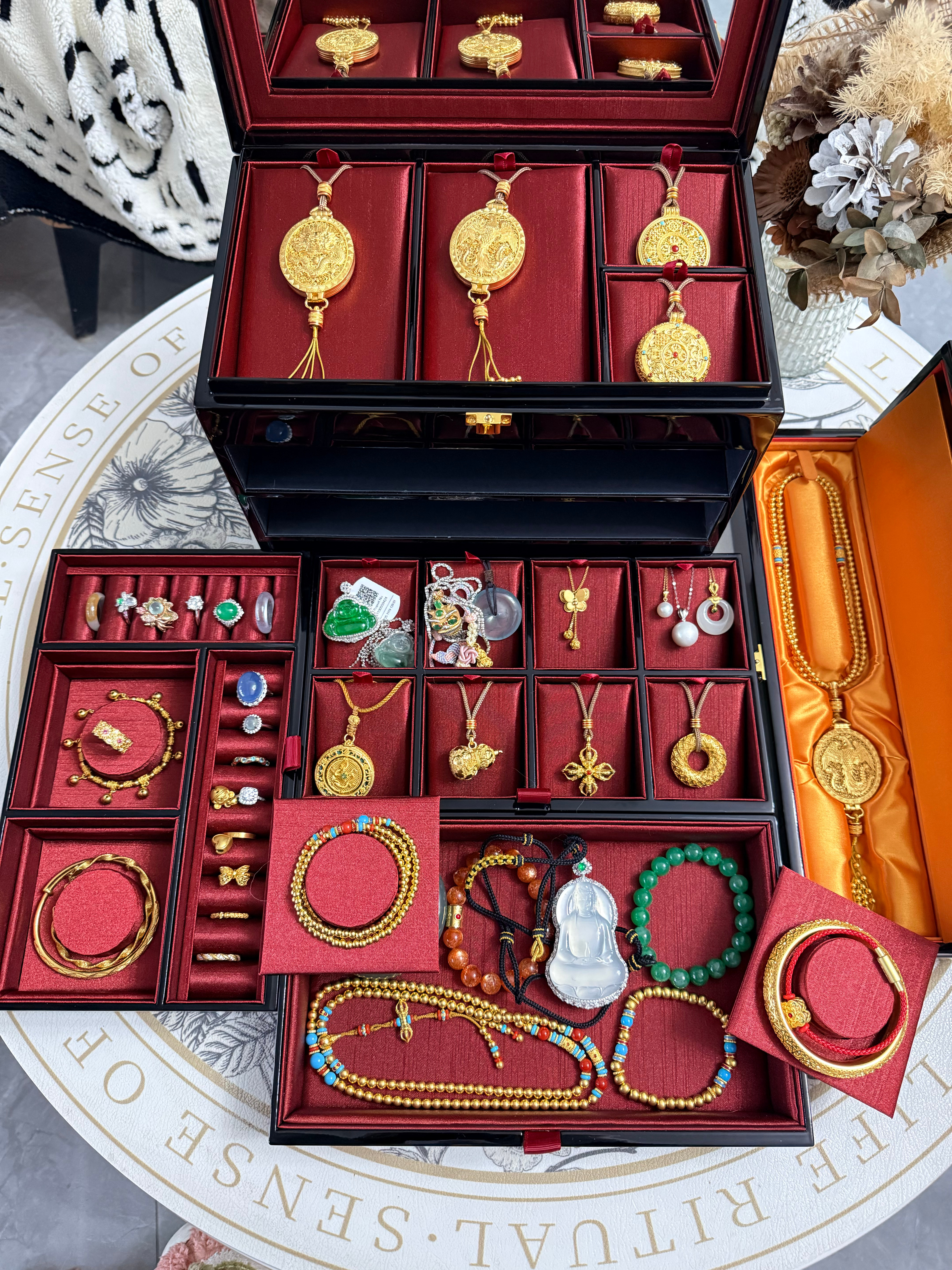 我毕业了，不买了。专柜都没有我这么全吧。。。黄金金价老铺黄金