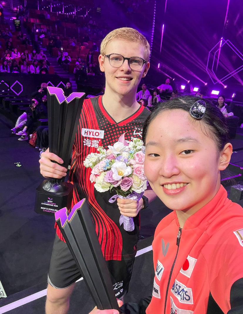 男单和女单冠军自拍和合照来了，亮点在头顶。

不做乖乖的牌，只做自己的王。

张