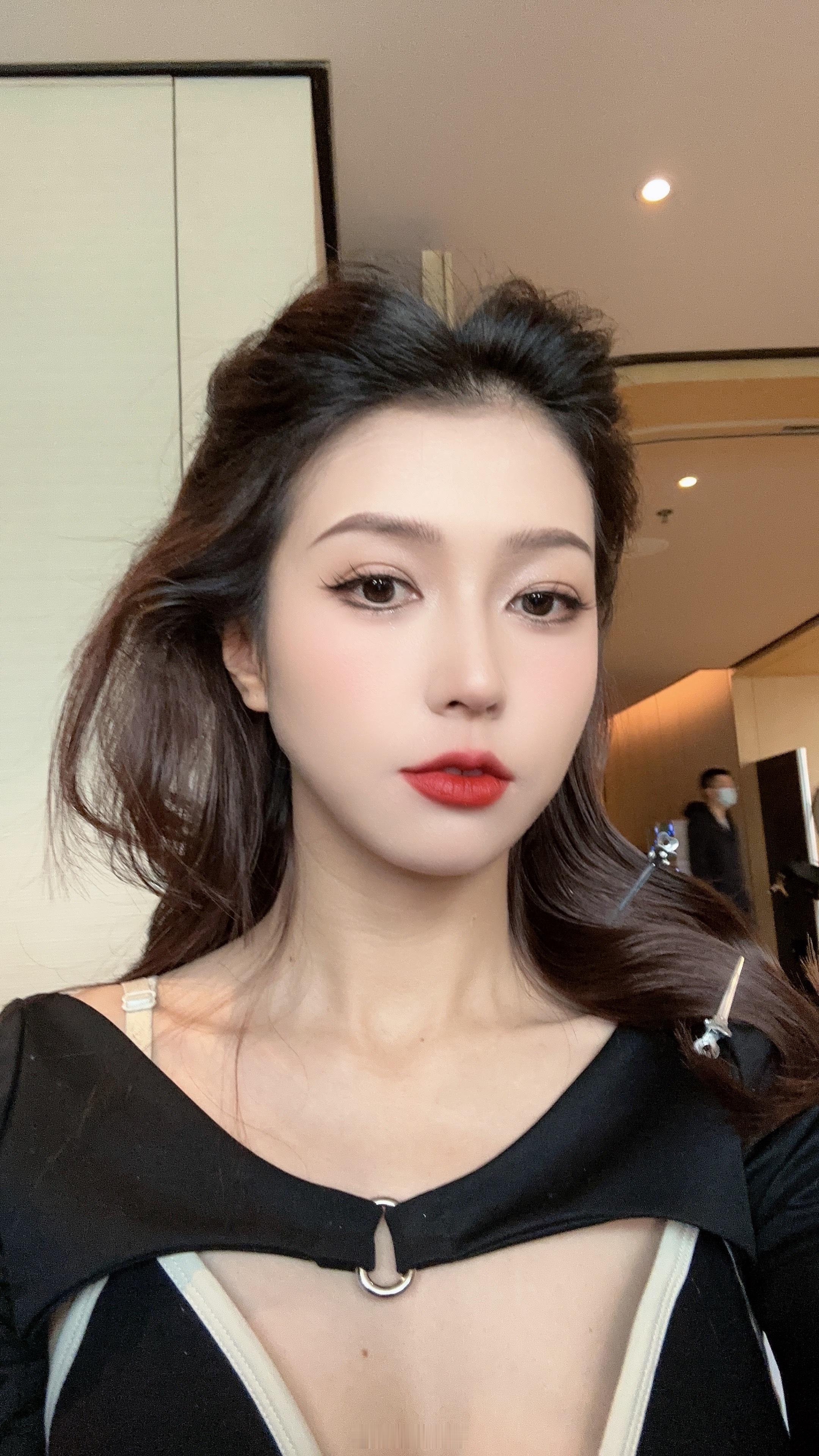 感冒没完全好，提不起劲，但还是强行去跳舞了[揣手]  ​​​