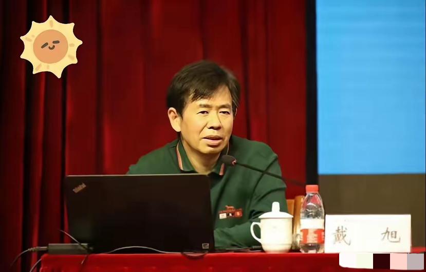 这回算是彻底踢到钢板上了，看着那几十万涌进戴旭直播间的在线人数，某些曾经“高高在