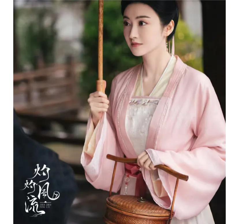 这个剧的编剧正常到不正常
看灼灼风流，男女主都长了嘴，没有因为不长嘴强行产生的矛