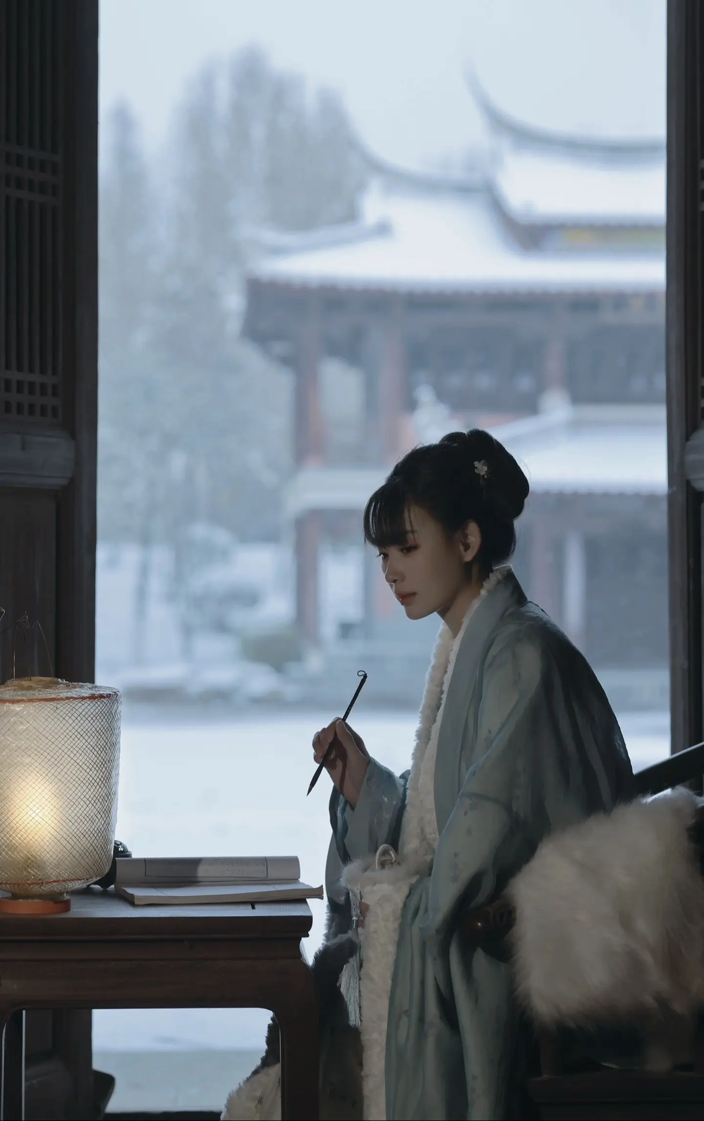 知否，知否，应是绿肥红瘦。今天出去冲雪景了，明兰和下雪太配啦～
